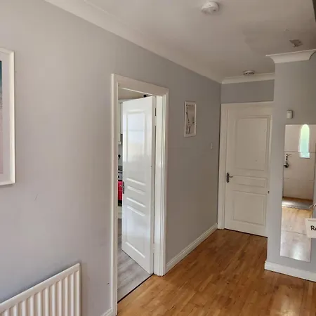 Entire Place Close To Airport & Appartement *