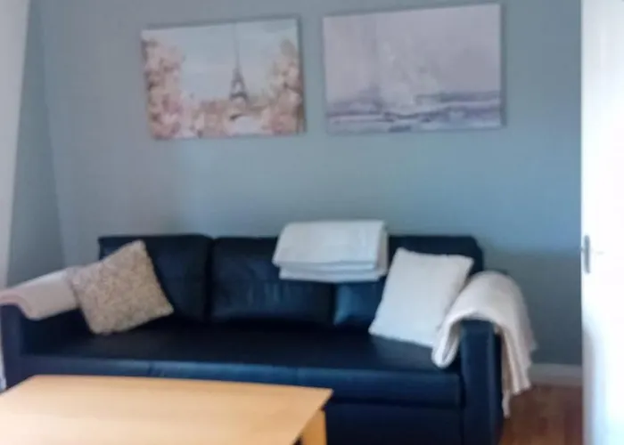 Entire Place Close To Airport & *